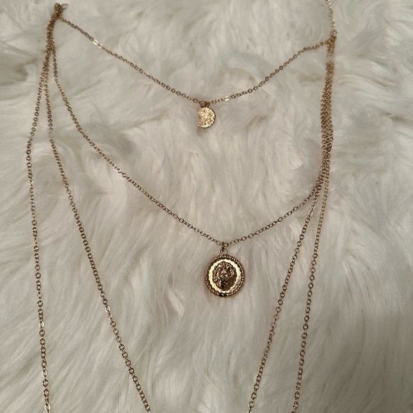 PrettyLittleThing Layered Lion Necklace - Picture 4 of 9